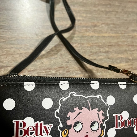 NWT Betty Boop3 ways to wear wallet- wristlet-crossbody bag - Picture 8 of 16